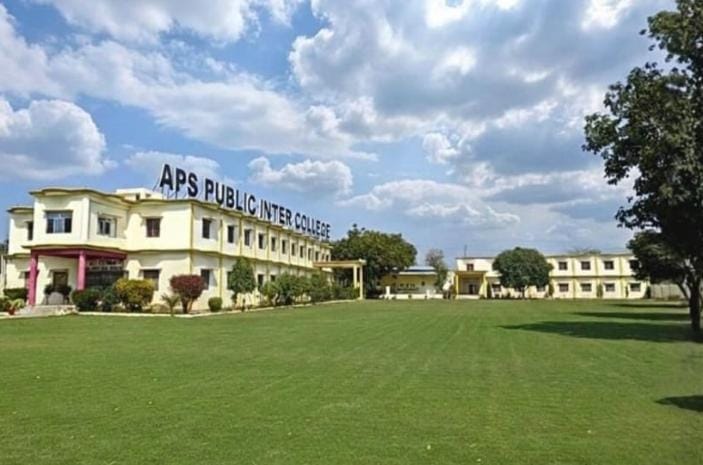 Students of A.P.S Public Inter College on campus